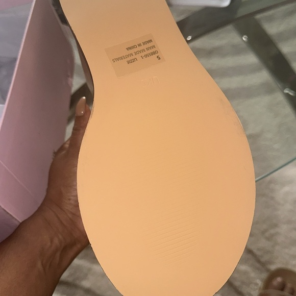 Fun gold platform shoe brand new never worn. - Picture 4 of 4